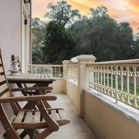 Emerald Escape, Apartament Sinarádes