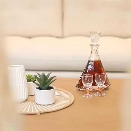 Emerald Escape, * Sinarádes