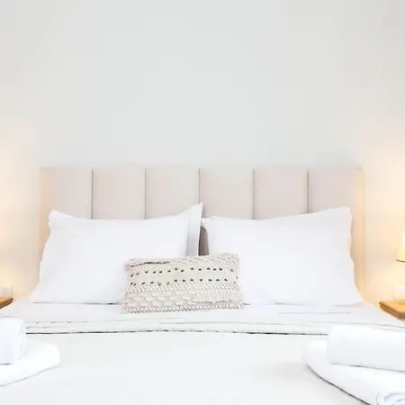 Apartament Emerald Escape, Sinarades