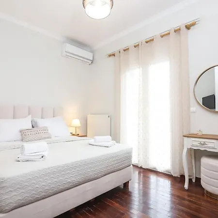 Emerald Escape, Sinarades * Corfu (city)