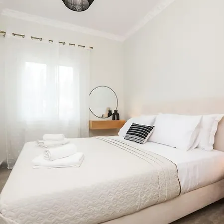 Apartament Emerald Escape, Sinarades