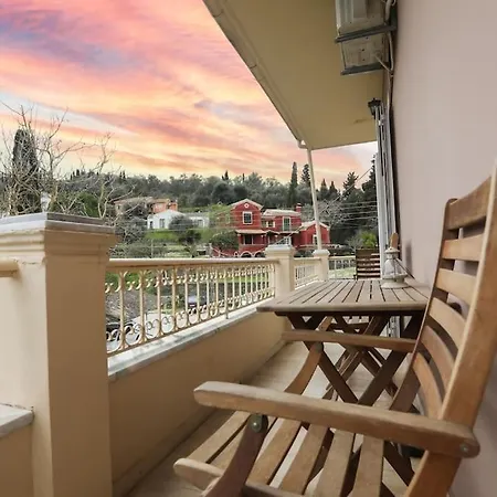Apartament Emerald Escape, Sinarades