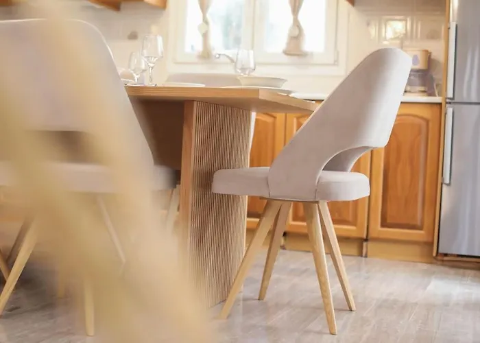 Emerald Escape, Apartament Sinarádes